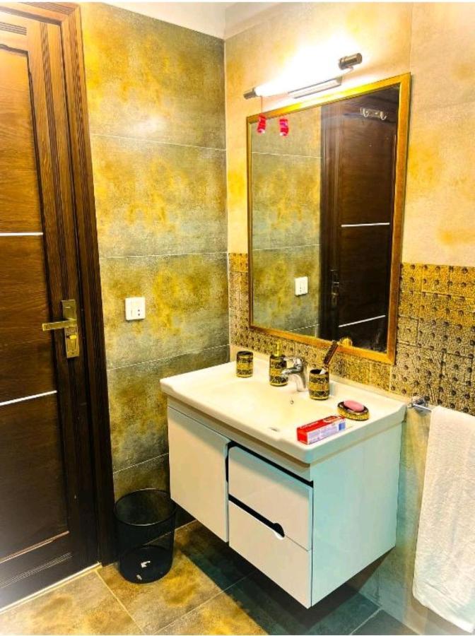 Eiffel Luxury Apartments Lahore Exterior foto