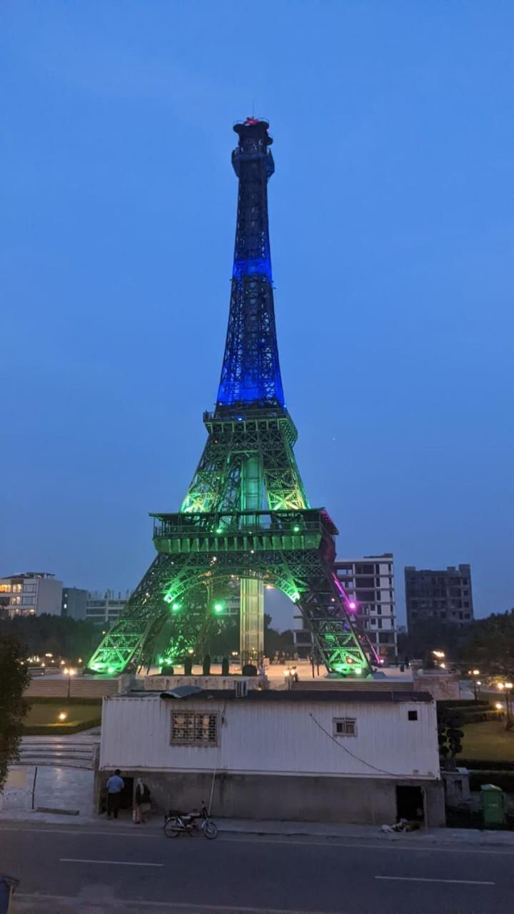 Eiffel Luxury Apartments Lahore Exterior foto