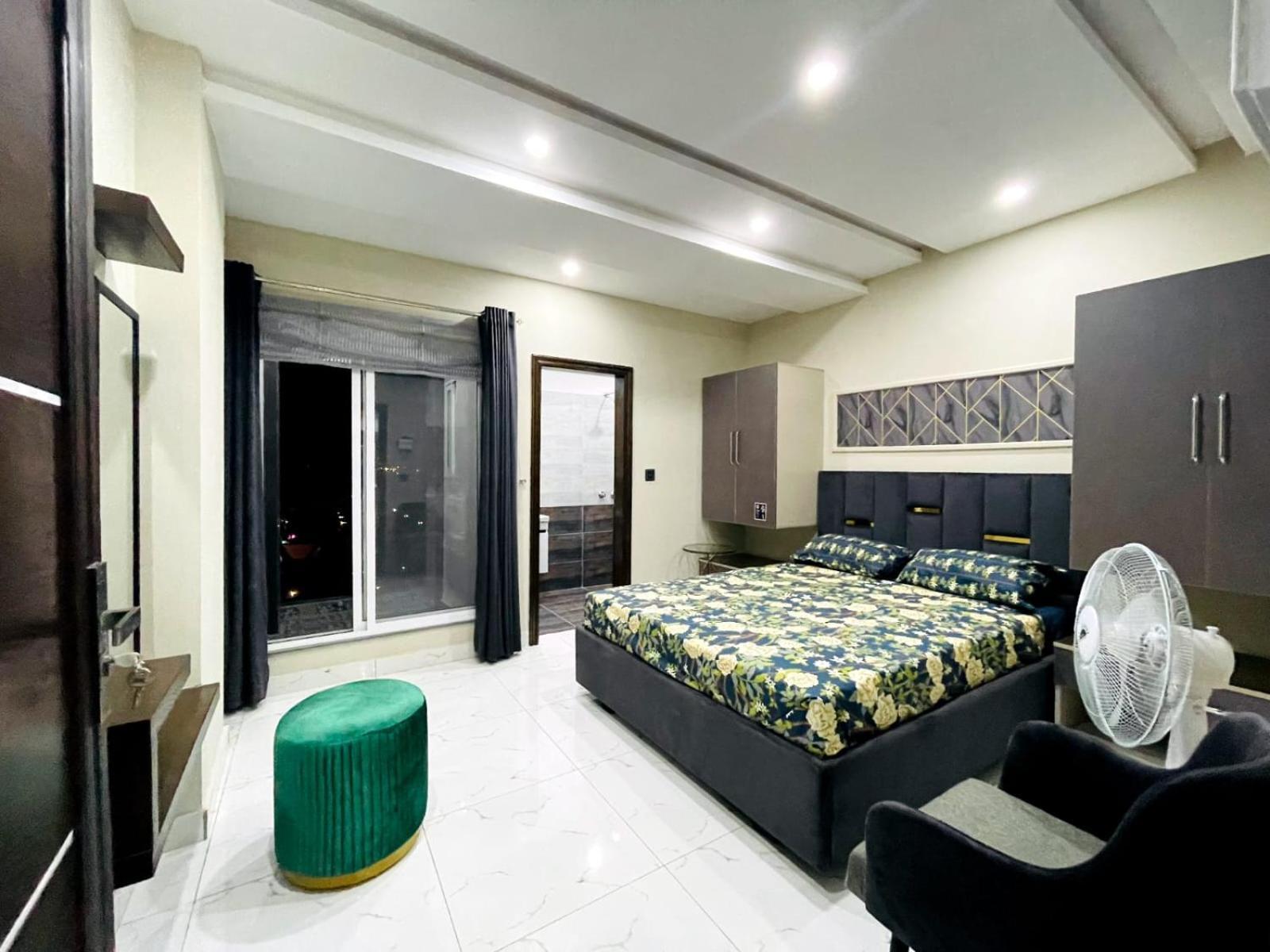 Eiffel Luxury Apartments Lahore Exterior foto